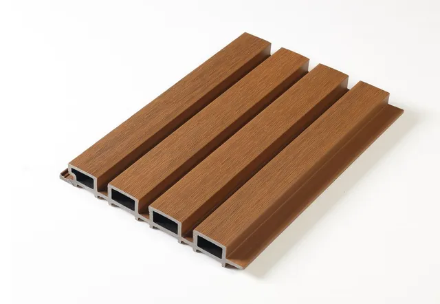 castanho claro ripado wpc exterior