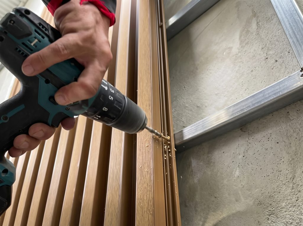 hand drilling wooden slat 2k 202608041431
